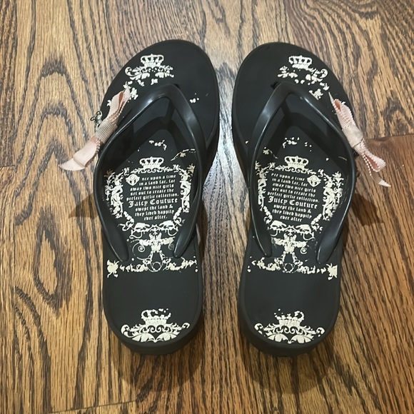 Juicy Couture Brown Flip Flops with Pink Bow Size 7.5 - Picture 2 of 4